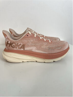 Hoka Clifton 9 Womens Size 8.5B Running Shoes Sneakers Sandstone Cream Rose Gold